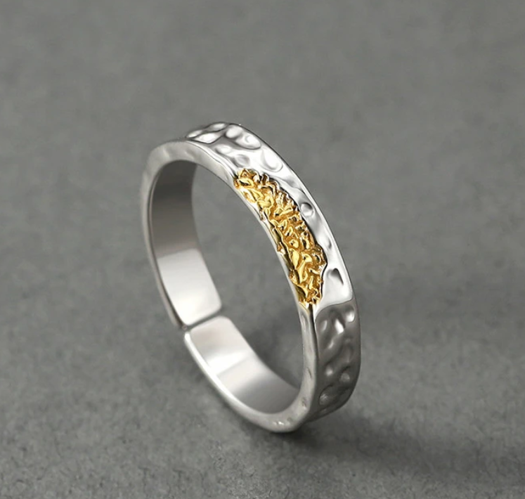 Ridged Band Style Ring with Two Tone Detail