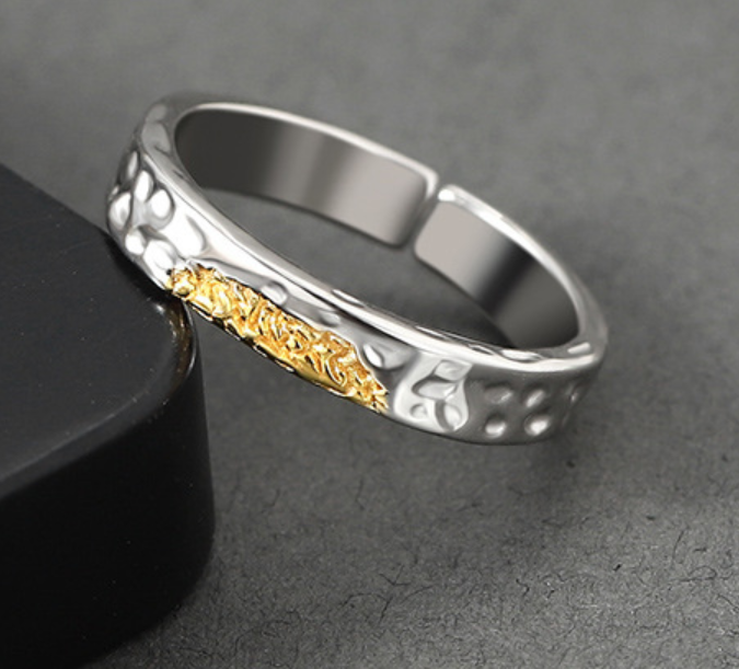 Ridged Band Style Ring with Two Tone Detail